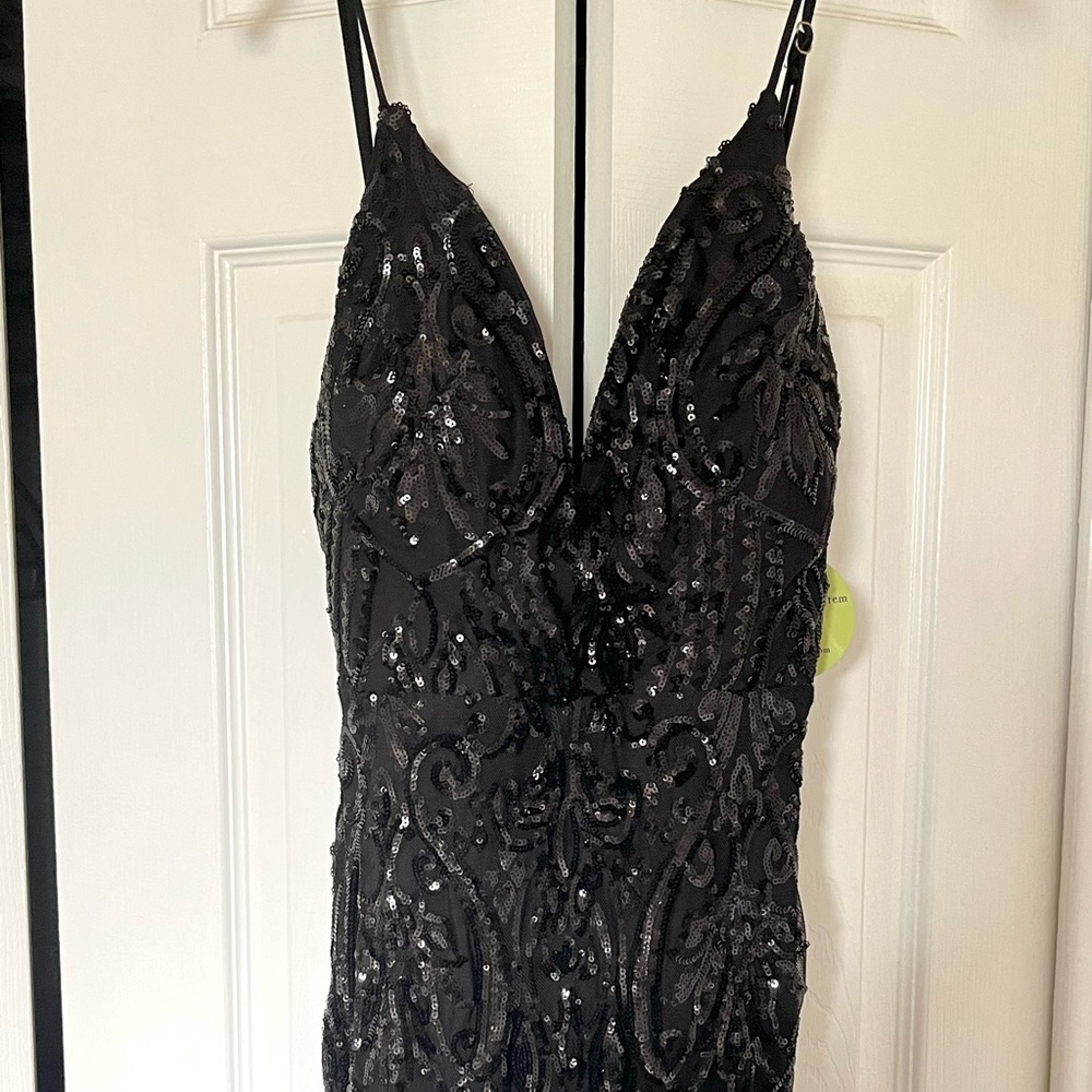 Elegant prom style sequins dress - Picture 2 of 9